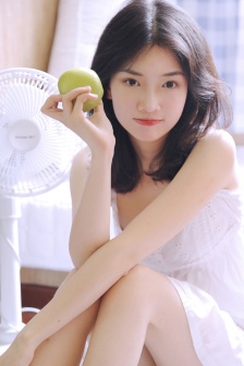 韩国刚满十八岁女生穿衣搭配样子